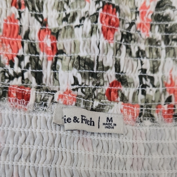 Abercrombie & Fitch Crop Top Size Medium - Picture 4 of 4